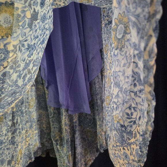 Vintage Beautiful Blue Floral Flowy Maxi Dress with Curved Asymmetrical Hem - Picture 8 of 9